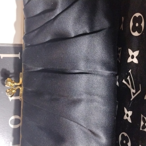 NWOT Nordstrom vintage clutch with gold - Picture 2 of 9